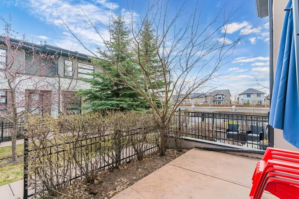 124 Aspen Hills Villas SW Calgary AB T3H 0H7