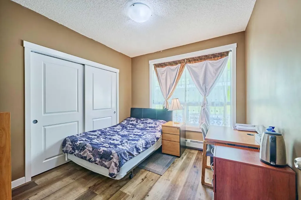 1740 9 Street NW Calgary AB T2M 4Z5
