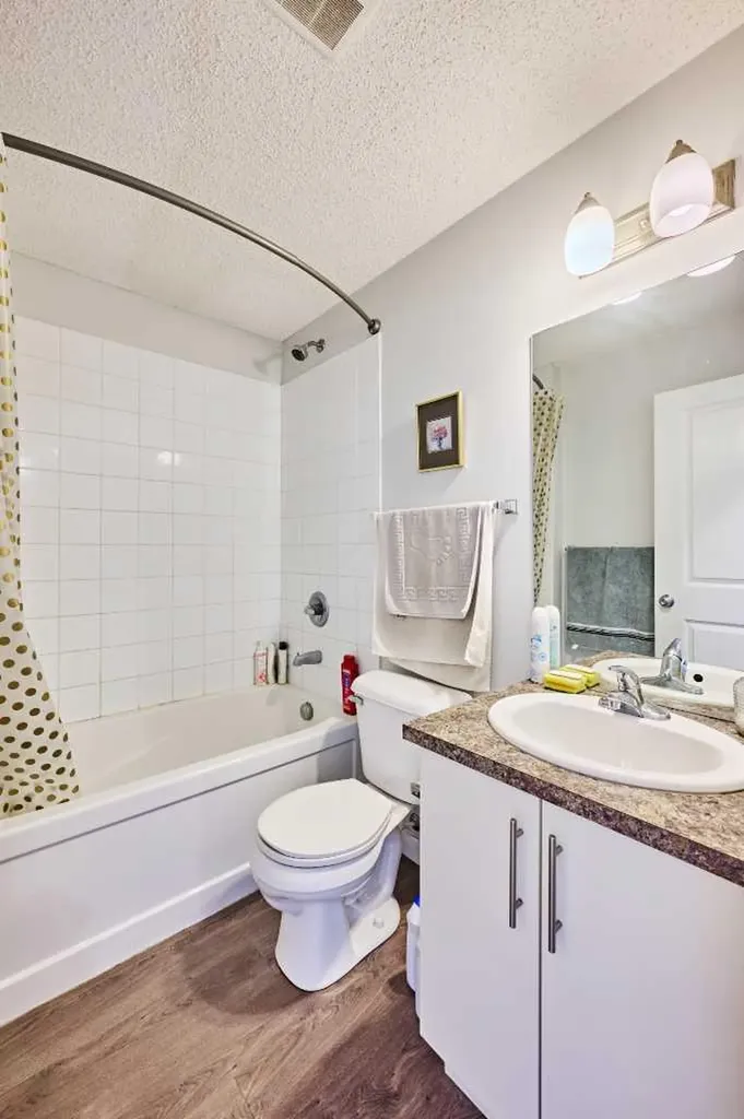 1740 9 Street NW Calgary AB T2M 4Z5
