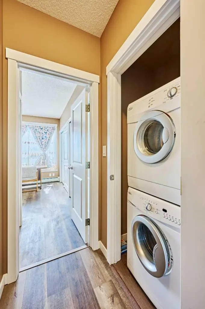 1740 9 Street NW Calgary AB T2M 4Z5