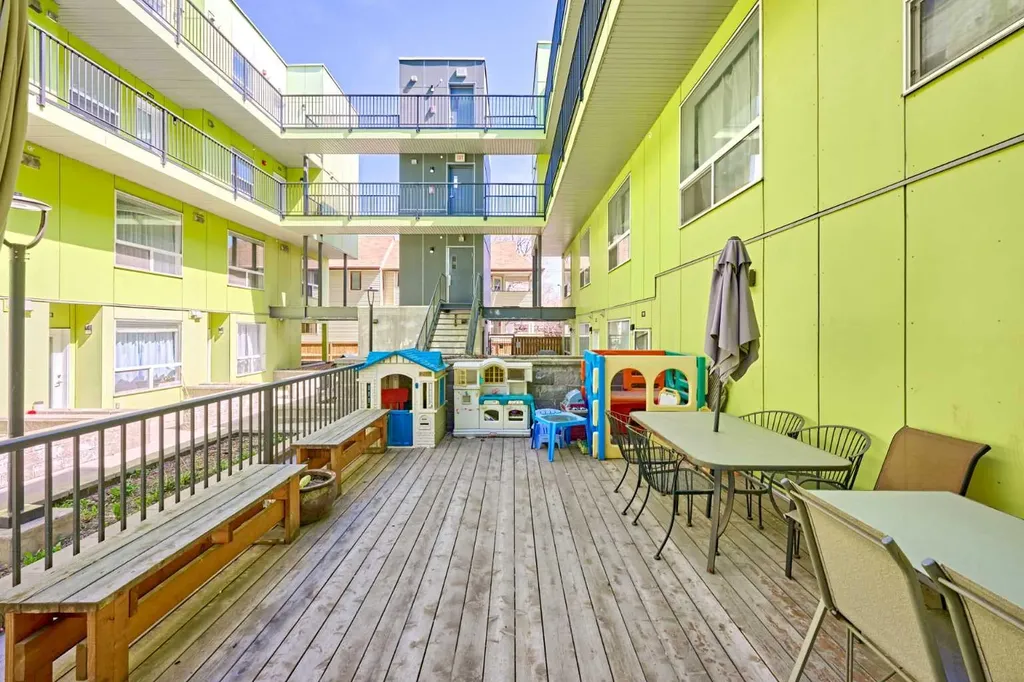 1740 9 Street NW Calgary AB T2M 4Z5