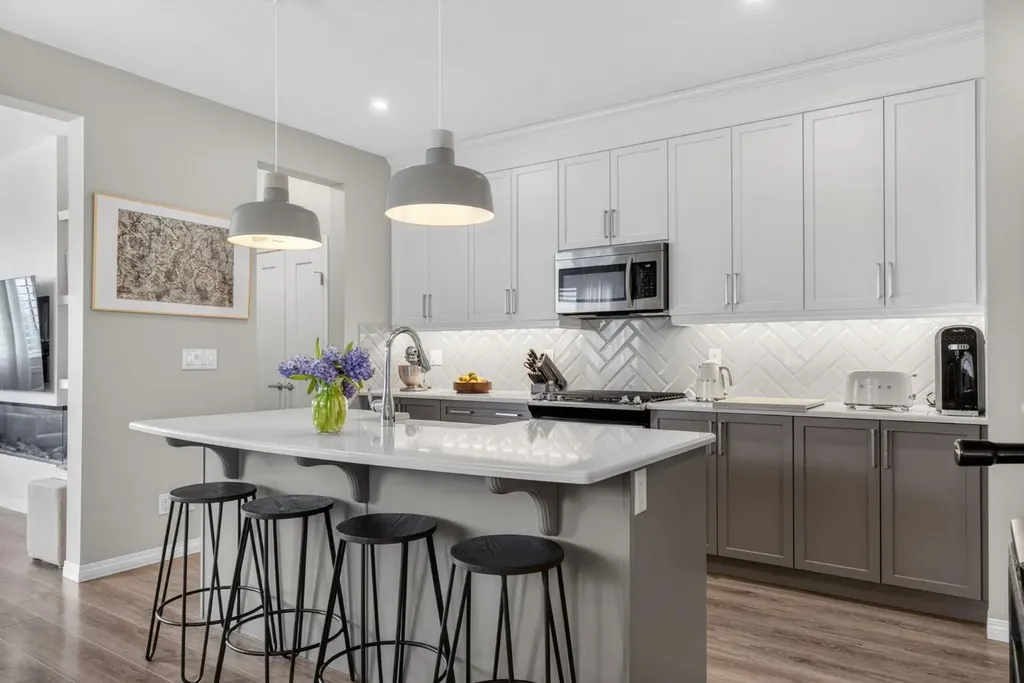 20 Carrington Circle NW Calgary AB T3P 0Y6