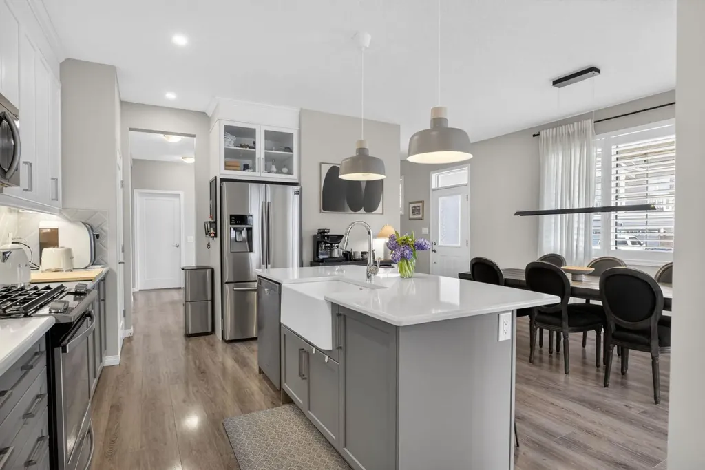 20 Carrington Circle NW Calgary AB T3P 0Y6