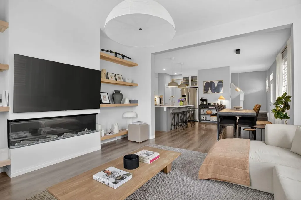 20 Carrington Circle NW Calgary AB T3P 0Y6