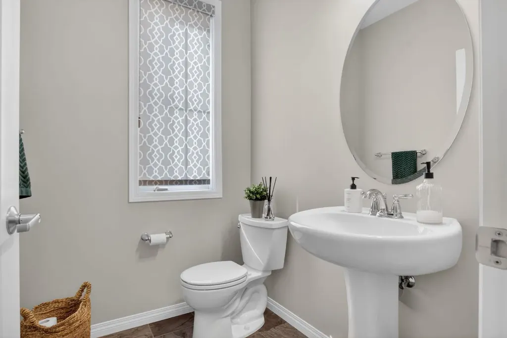 20 Carrington Circle NW Calgary AB T3P 0Y6