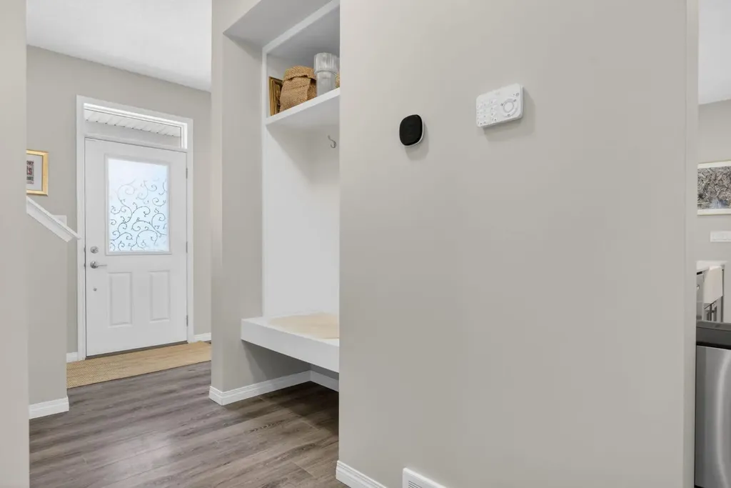 20 Carrington Circle NW Calgary AB T3P 0Y6