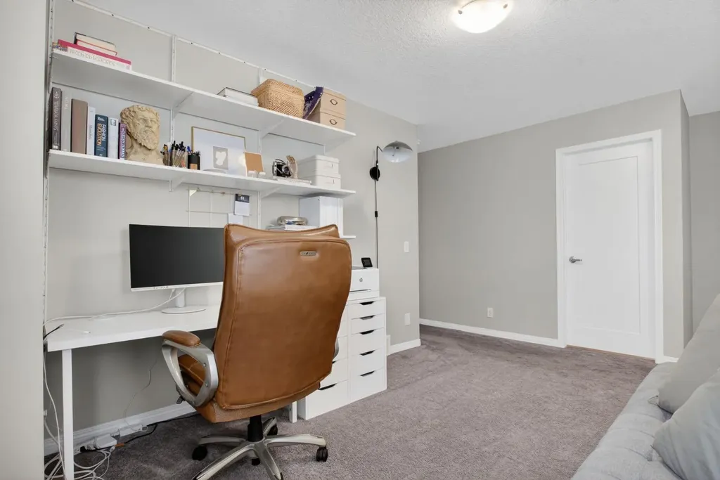 20 Carrington Circle NW Calgary AB T3P 0Y6