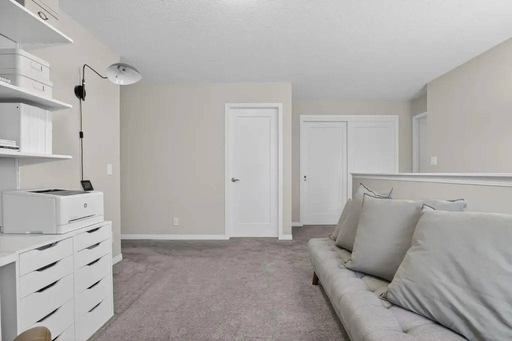20 Carrington Circle NW Calgary AB T3P 0Y6