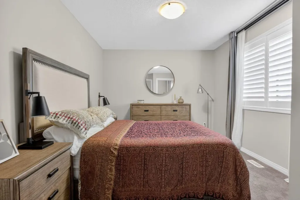 20 Carrington Circle NW Calgary AB T3P 0Y6