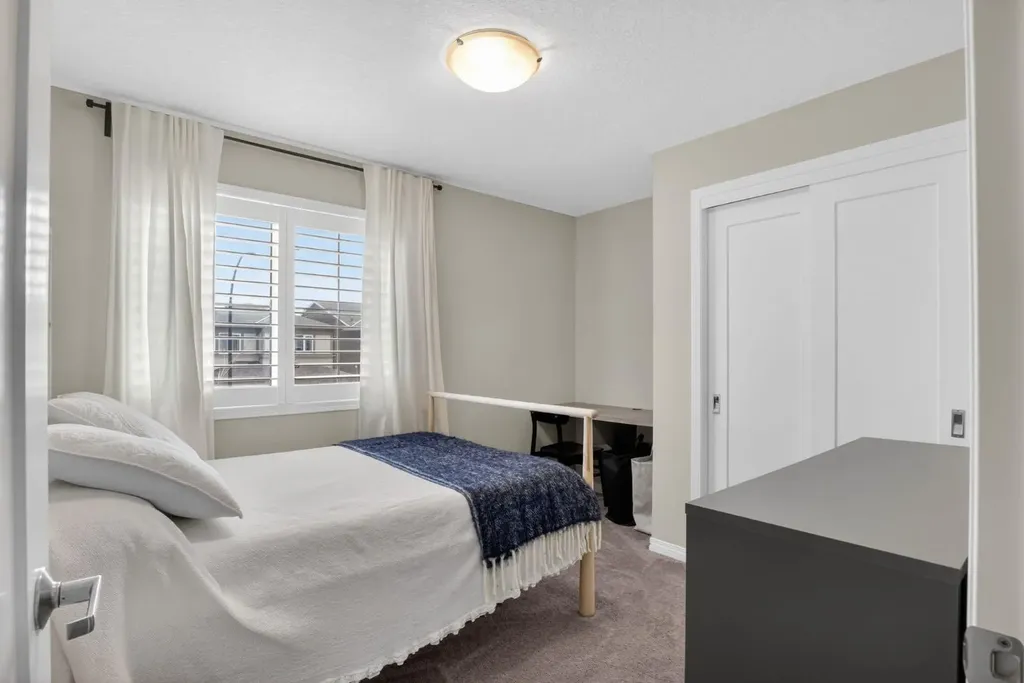 20 Carrington Circle NW Calgary AB T3P 0Y6