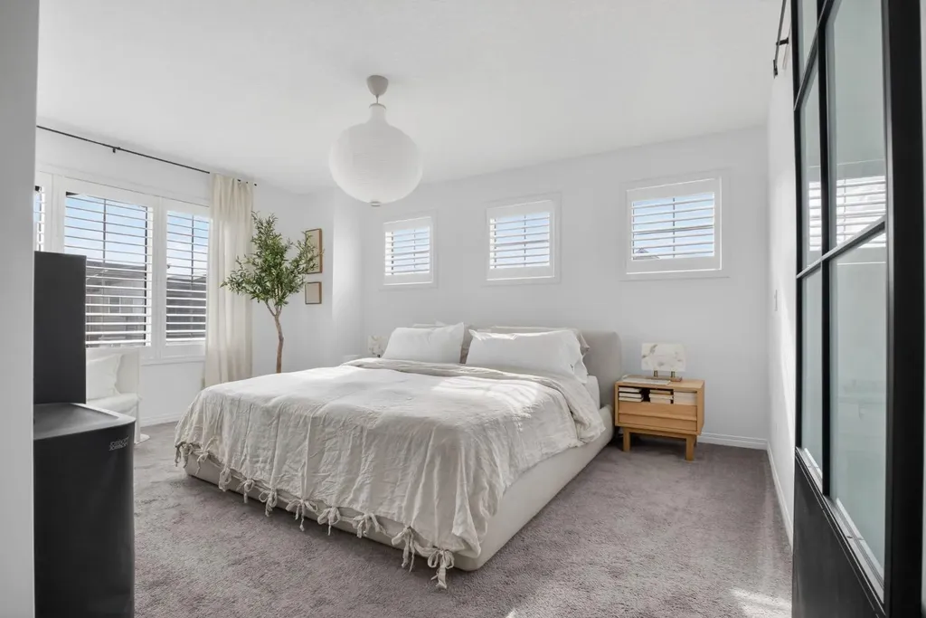 20 Carrington Circle NW Calgary AB T3P 0Y6