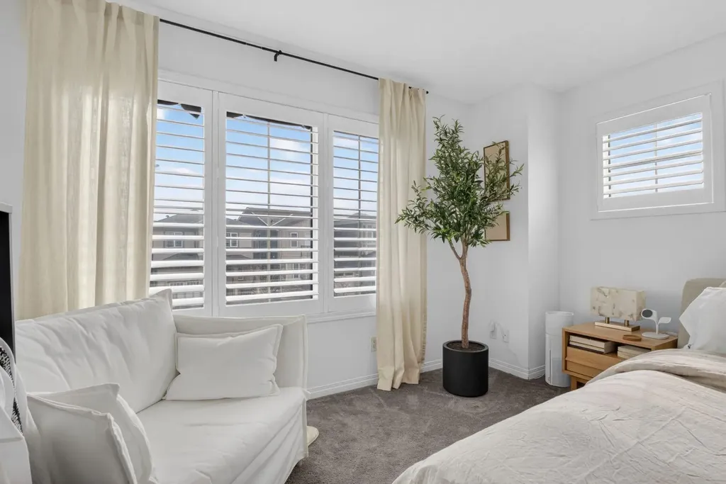 20 Carrington Circle NW Calgary AB T3P 0Y6