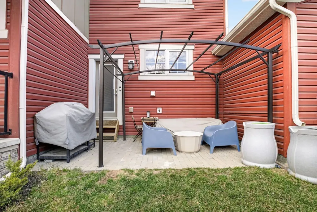 20 Carrington Circle NW Calgary AB T3P 0Y6