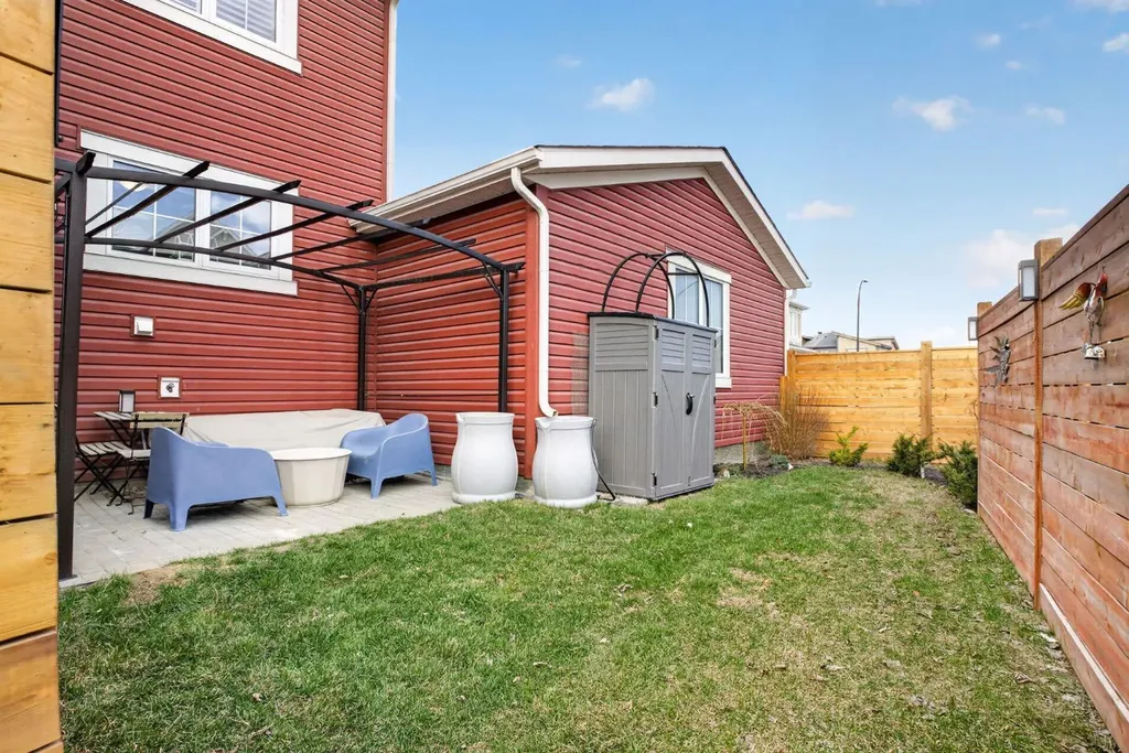 20 Carrington Circle NW Calgary AB T3P 0Y6