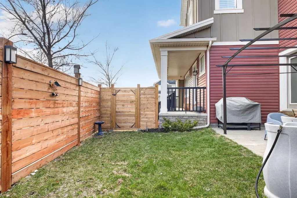 20 Carrington Circle NW Calgary AB T3P 0Y6