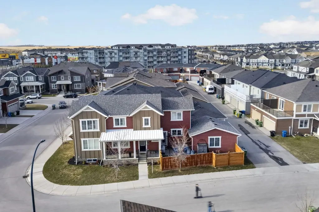 20 Carrington Circle NW Calgary AB T3P 0Y6