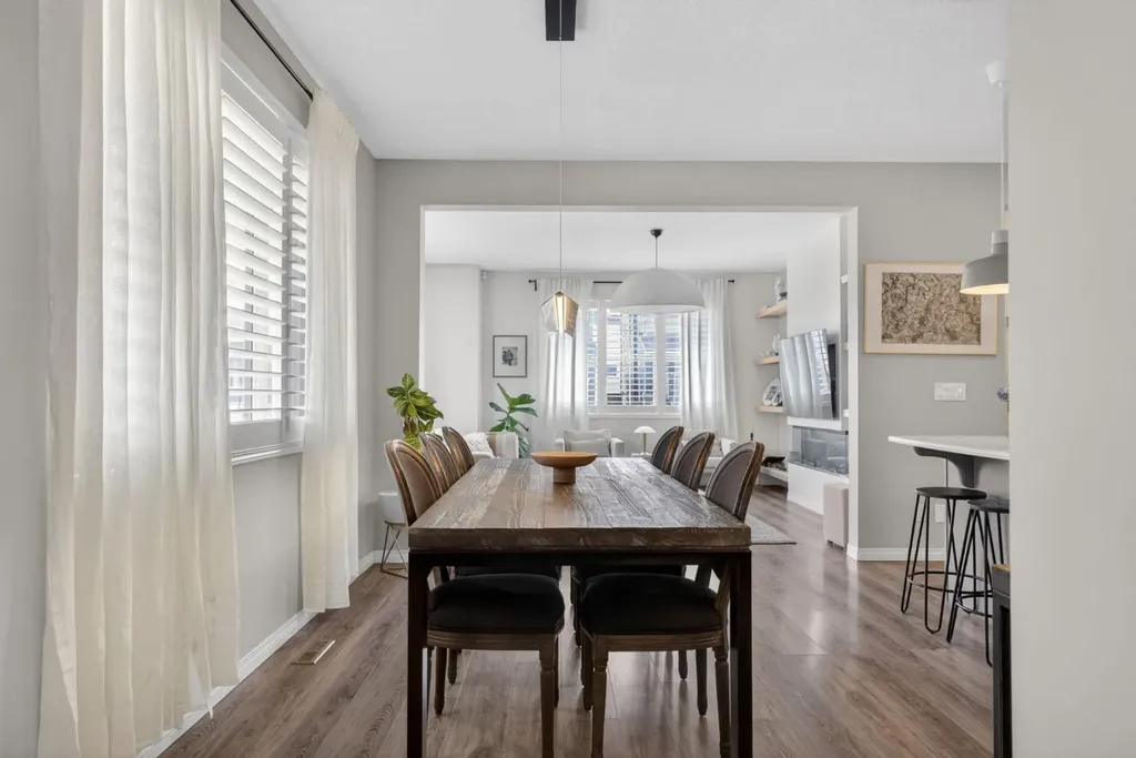 20 Carrington Circle NW Calgary AB T3P 0Y6