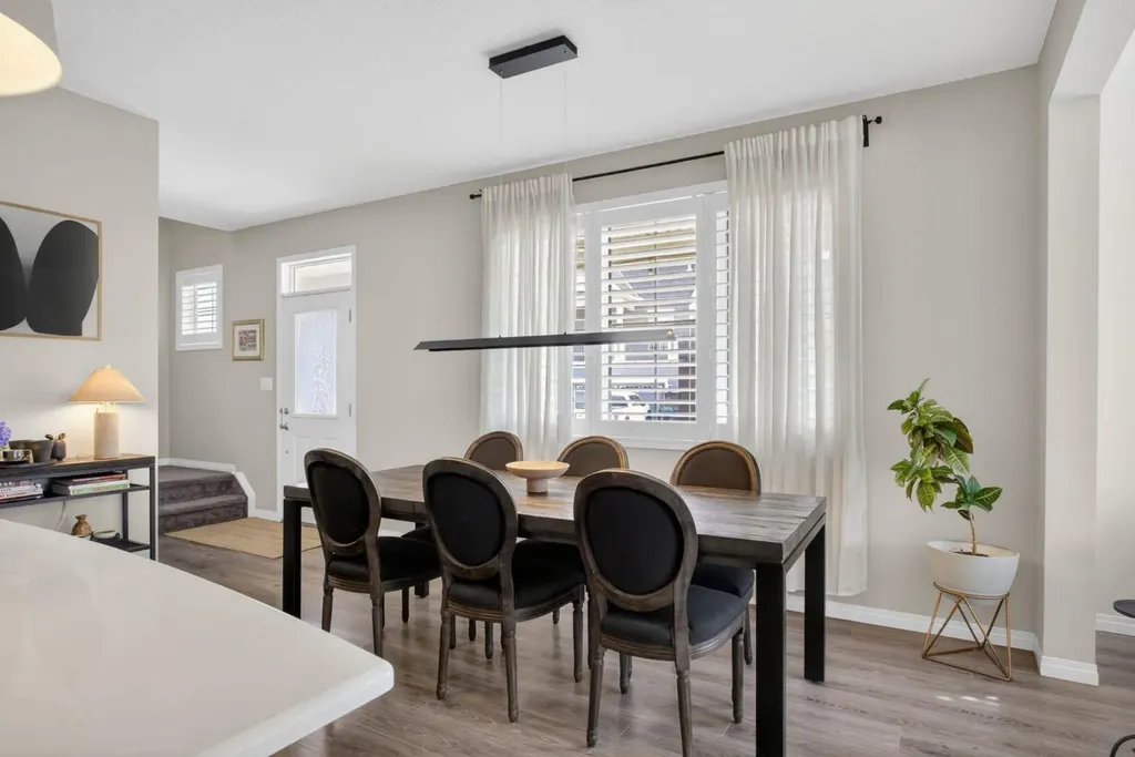 20 Carrington Circle NW Calgary AB T3P 0Y6