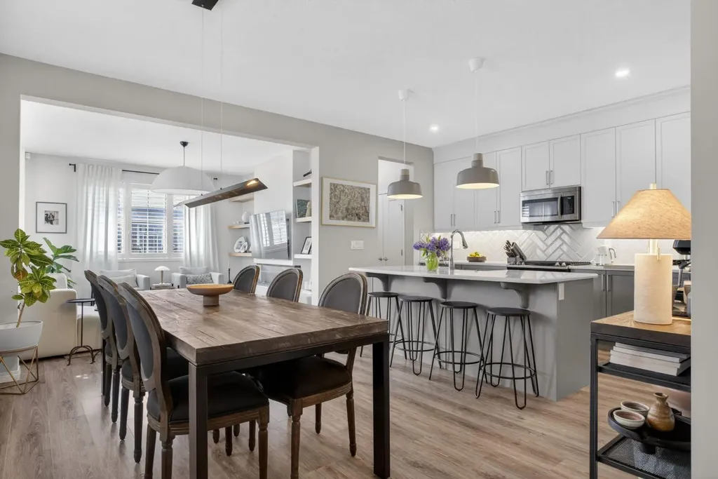 20 Carrington Circle NW Calgary AB T3P 0Y6