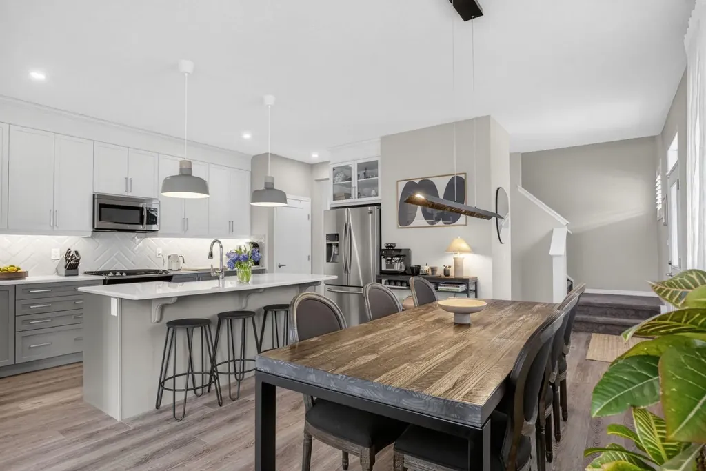 20 Carrington Circle NW Calgary AB T3P 0Y6