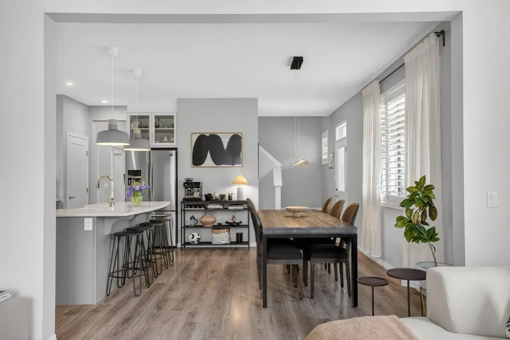 20 Carrington Circle NW Calgary AB T3P 0Y6