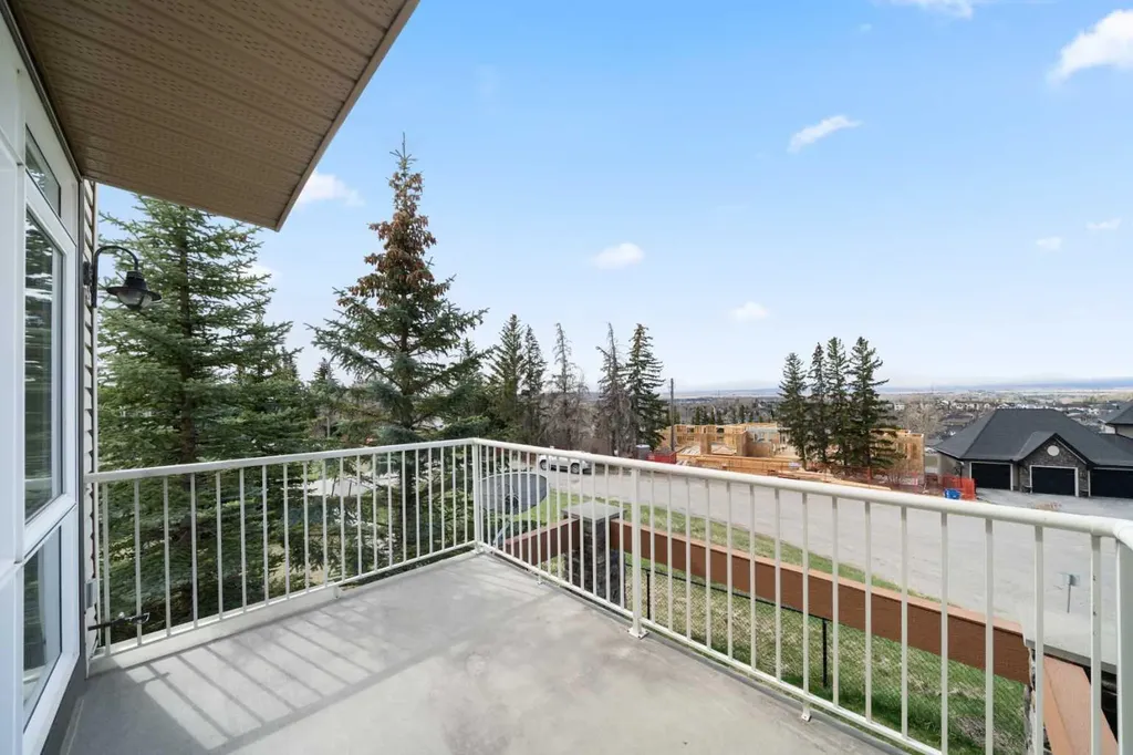 181 Rockyledge View NW Calgary AB T3G 6B1
