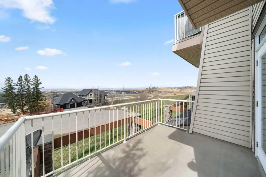 181 Rockyledge View NW Calgary AB T3G 6B1