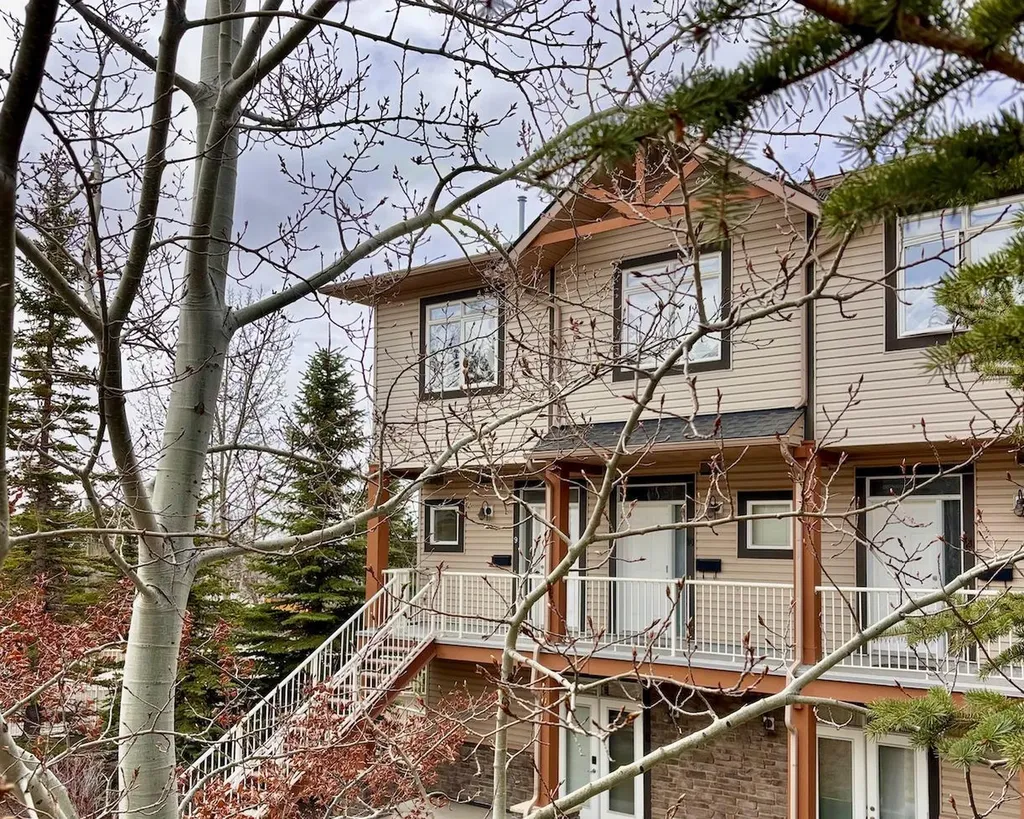 181 Rockyledge View NW Calgary AB T3G 6B1