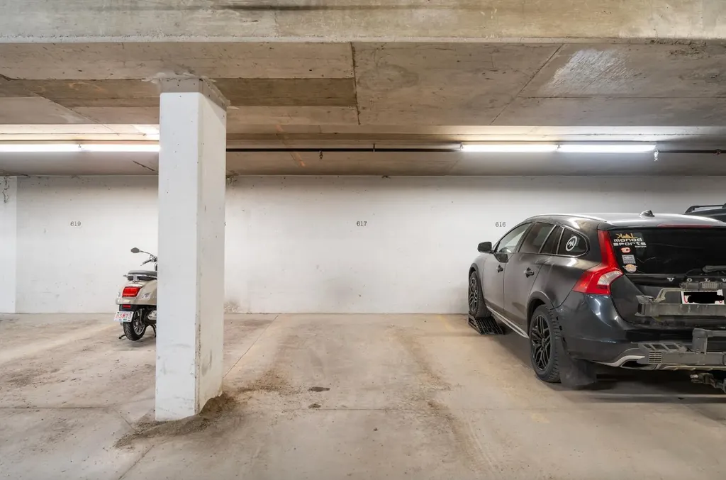 181 Rockyledge View NW Calgary AB T3G 6B1