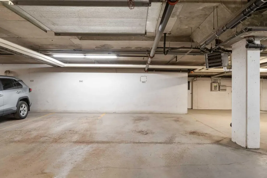 181 Rockyledge View NW Calgary AB T3G 6B1