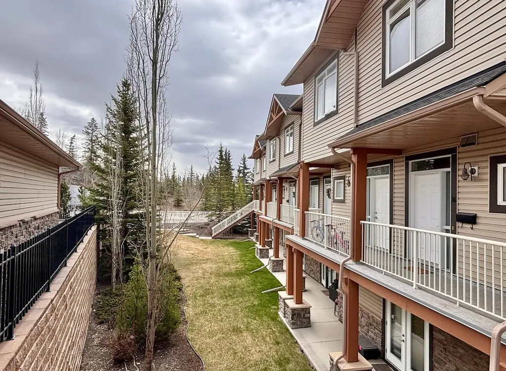 181 Rockyledge View NW Calgary AB T3G 6B1