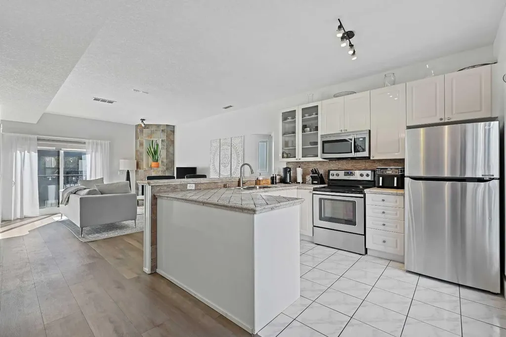 603 15 Avenue SW Calgary AB T2R 0R4