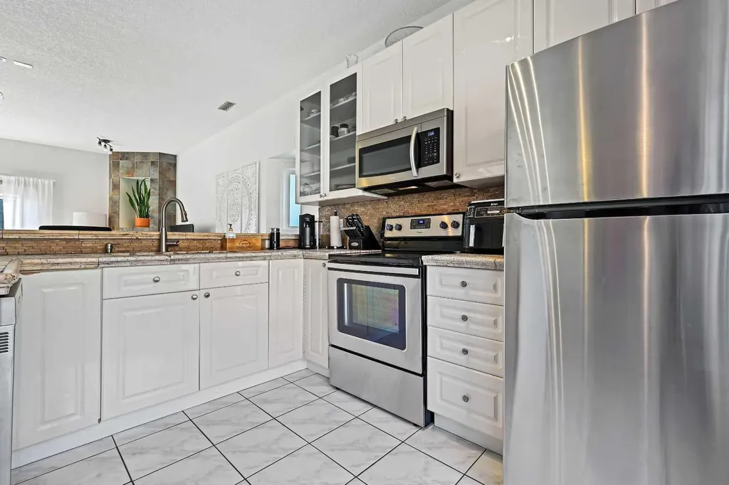 603 15 Avenue SW Calgary AB T2R 0R4