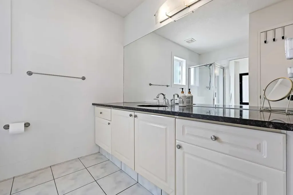 603 15 Avenue SW Calgary AB T2R 0R4