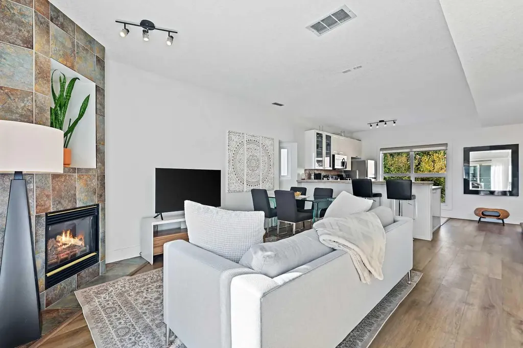 603 15 Avenue SW Calgary AB T2R 0R4