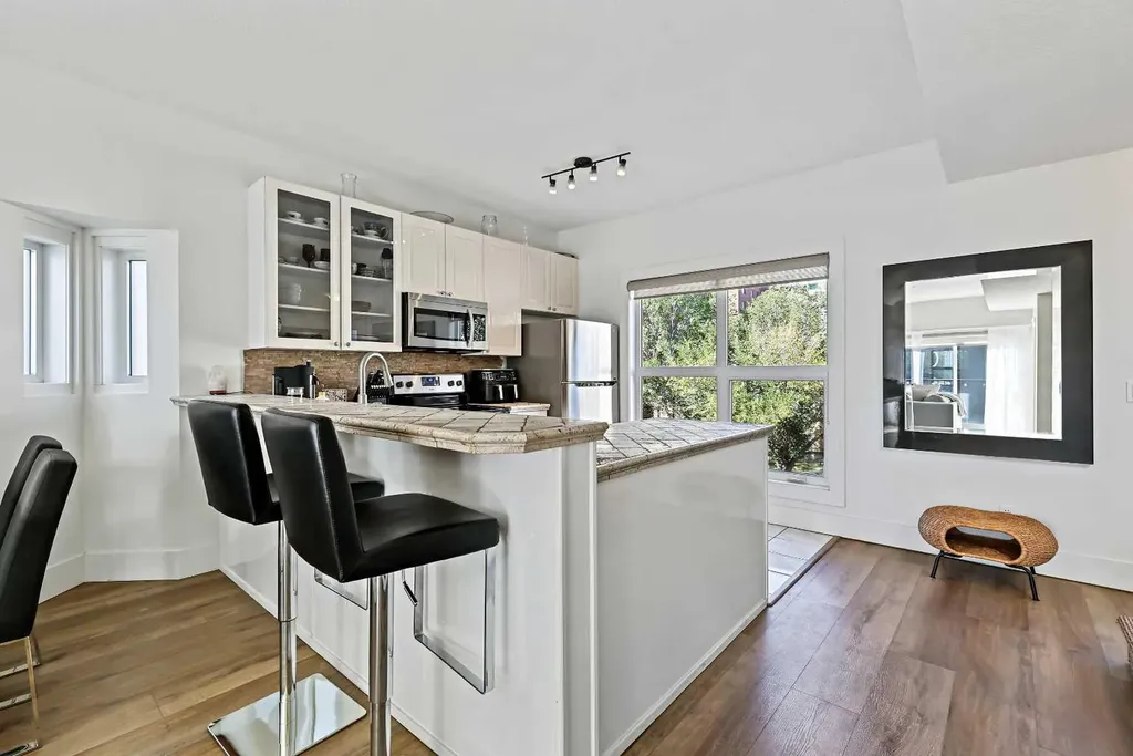 603 15 Avenue SW Calgary AB T2R 0R4