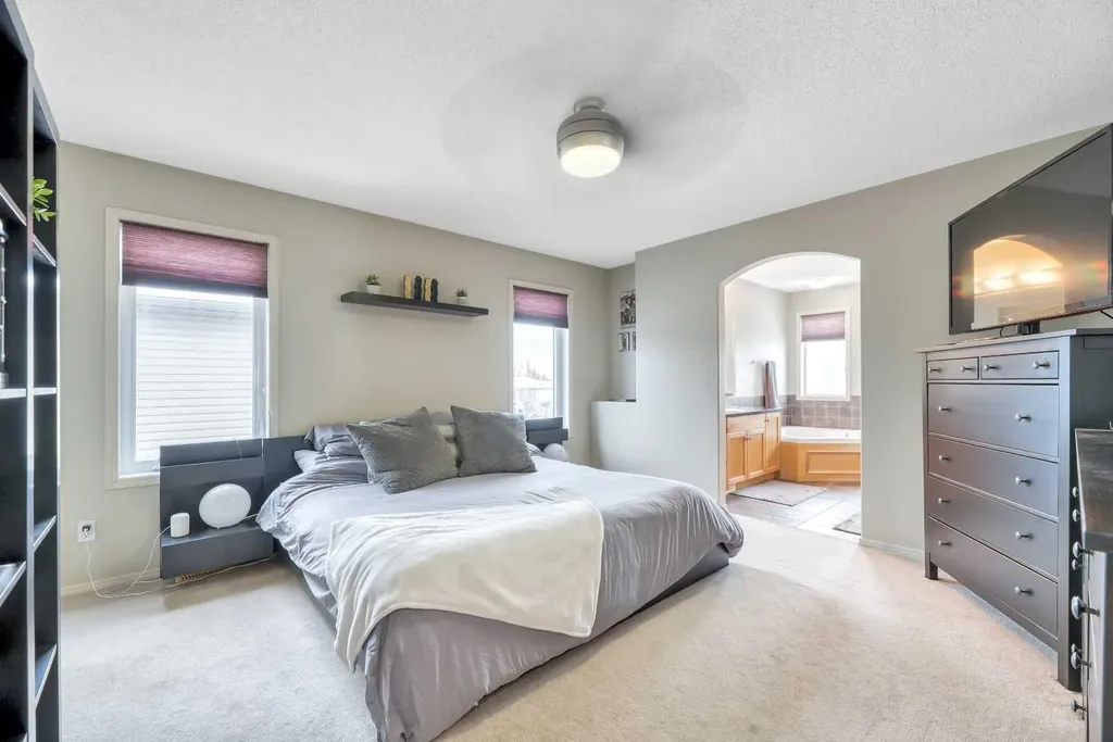 408 Rainbow Falls Way Chestermere AB T1X 1S8