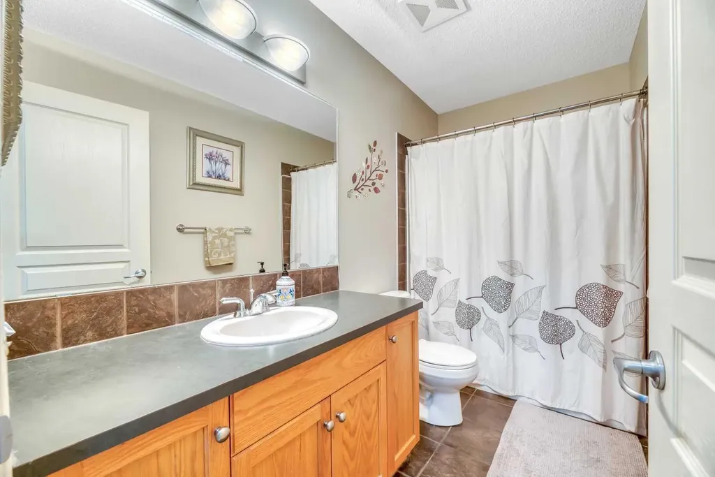 408 Rainbow Falls Way Chestermere AB T1X 1S8