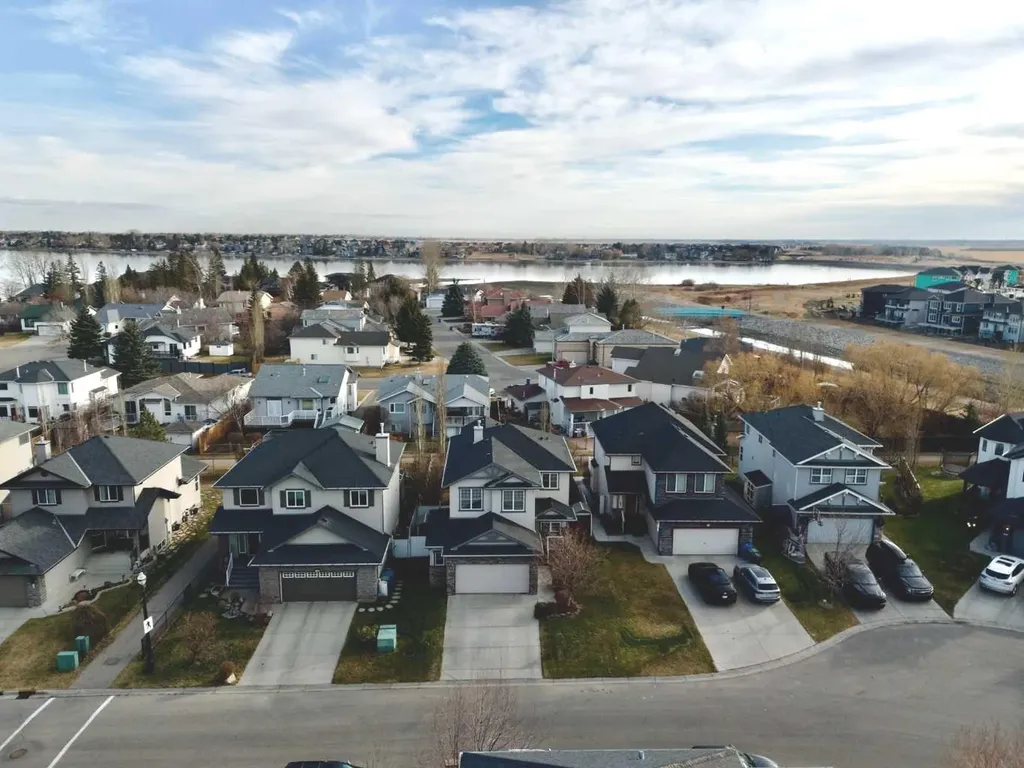 408 Rainbow Falls Way Chestermere AB T1X 1S8