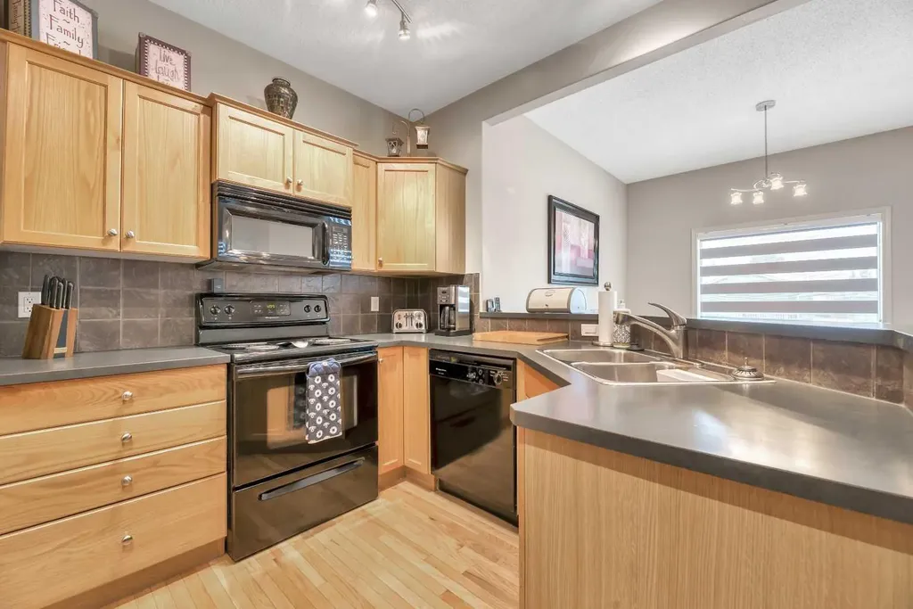 408 Rainbow Falls Way Chestermere AB T1X 1S8