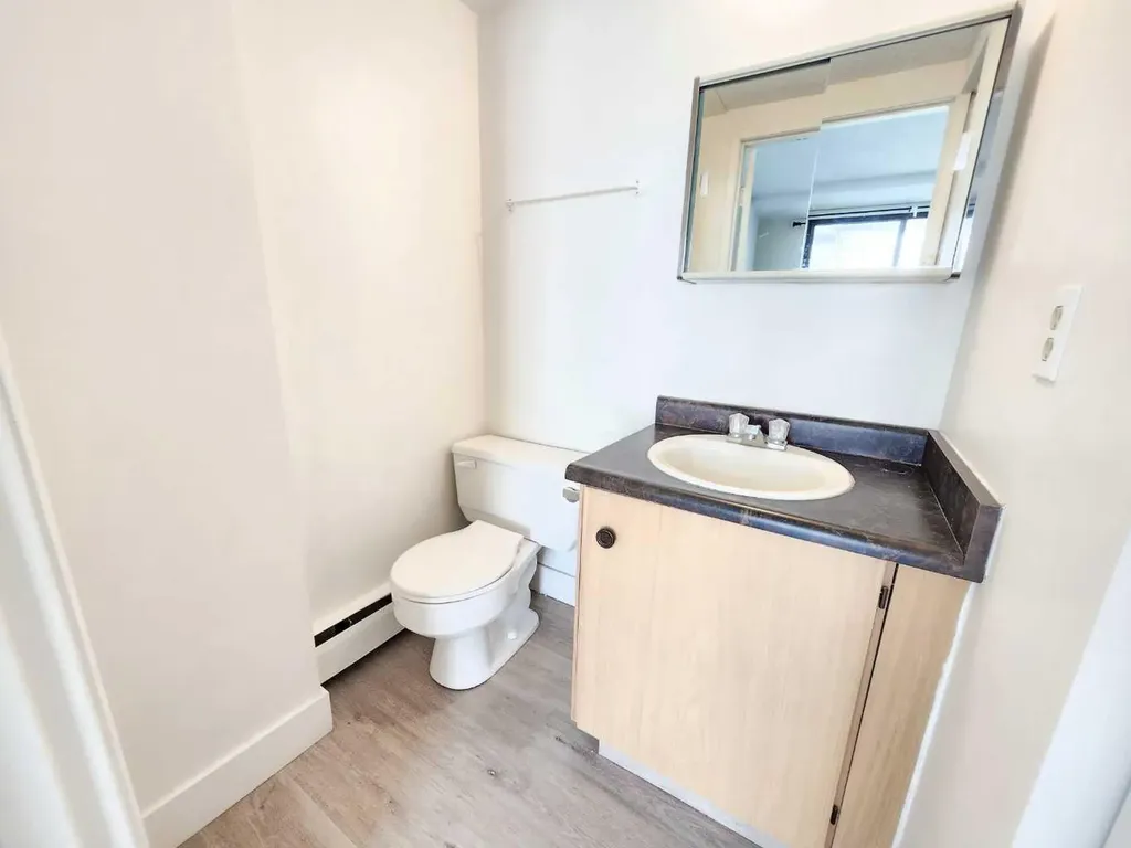423 3 Avenue NE Calgary AB T2E 0H7
