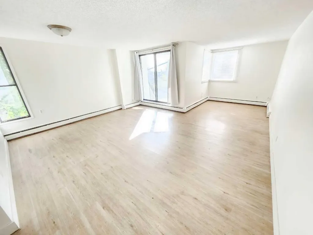 423 3 Avenue NE Calgary AB T2E 0H7