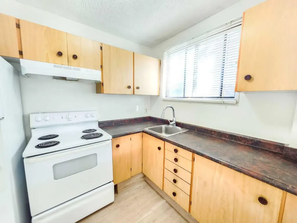 423 3 Avenue NE Calgary AB T2E 0H7