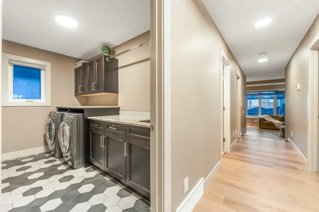 105 Carringvue Manor NW Calgary AB T3P 0W2