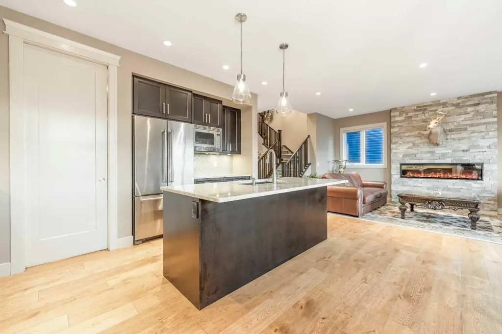 105 Carringvue Manor NW Calgary AB T3P 0W2