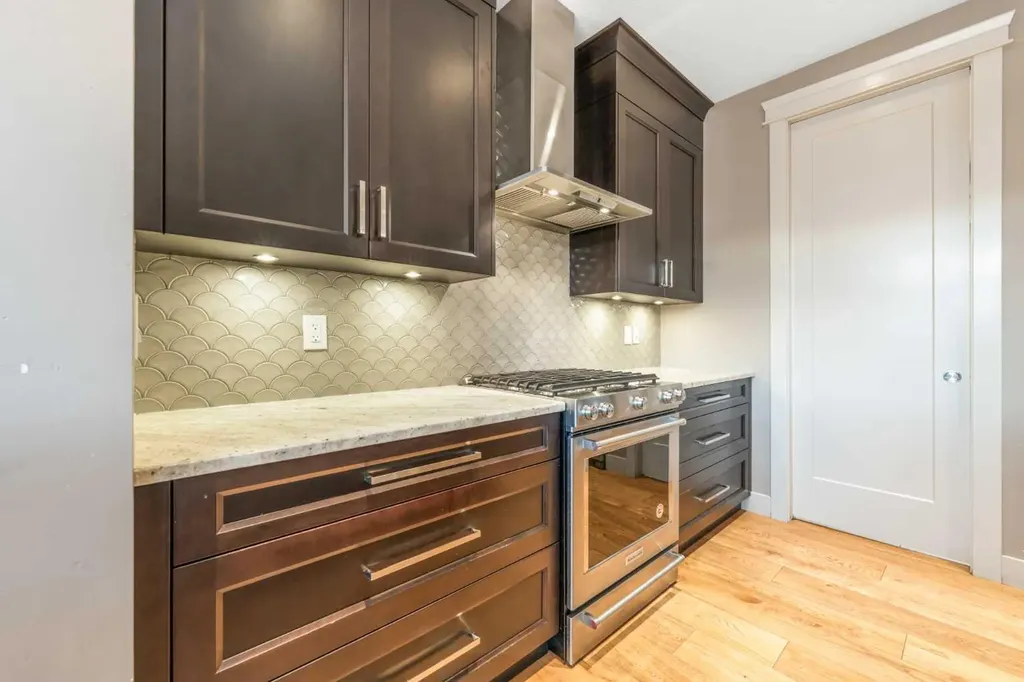 105 Carringvue Manor NW Calgary AB T3P 0W2