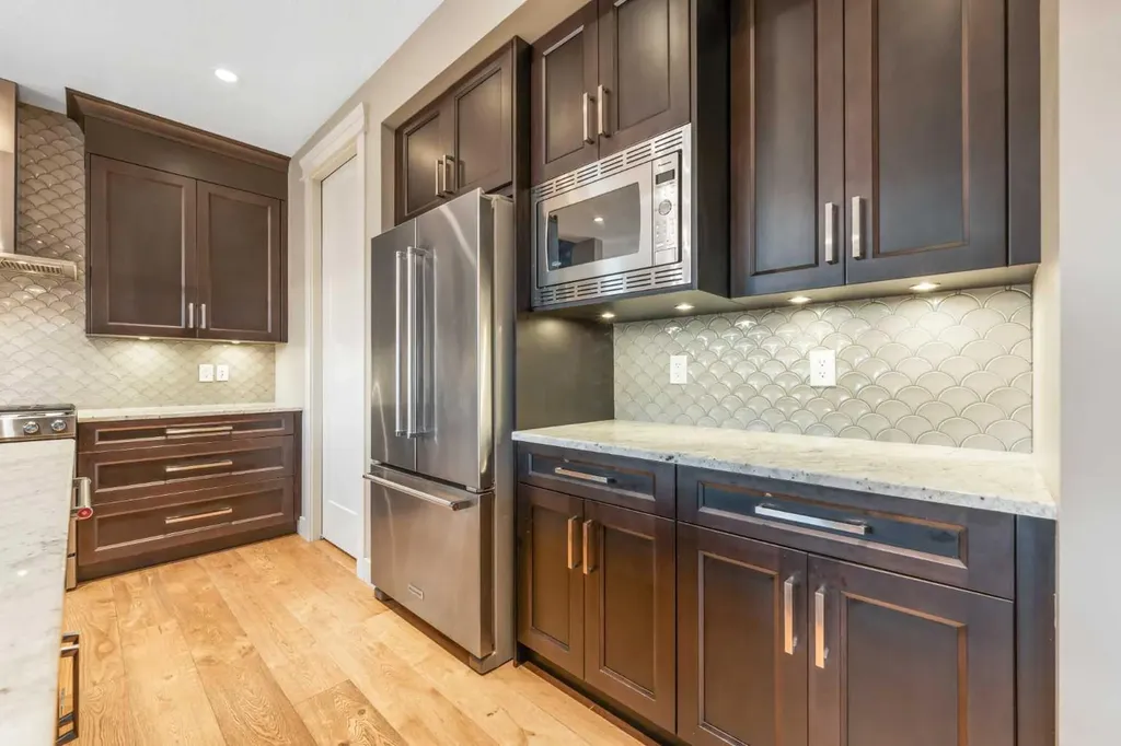 105 Carringvue Manor NW Calgary AB T3P 0W2