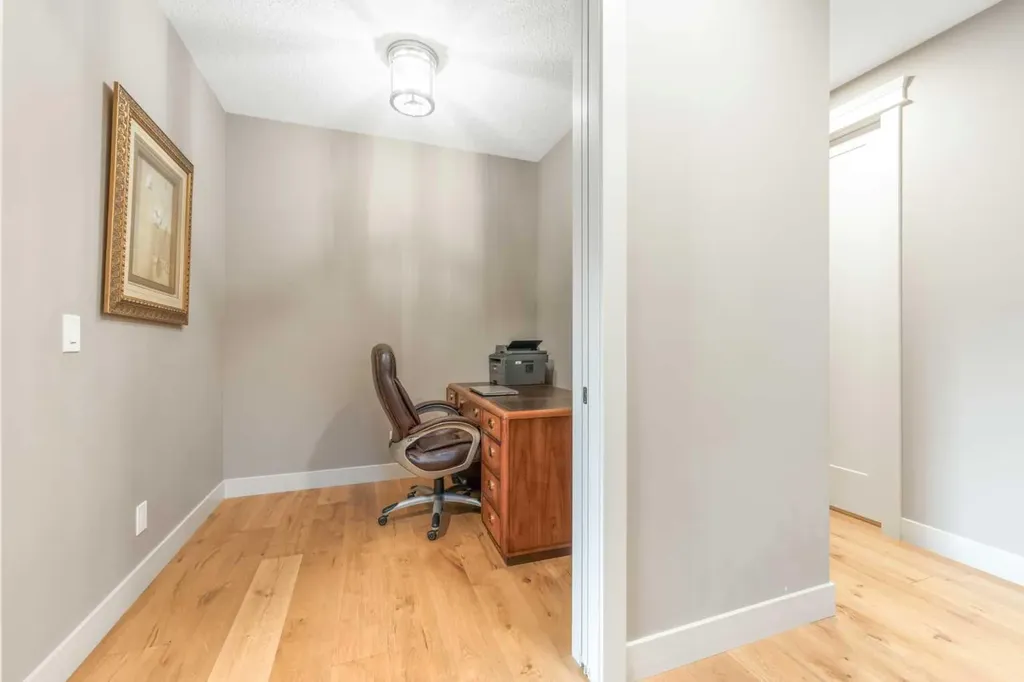 105 Carringvue Manor NW Calgary AB T3P 0W2