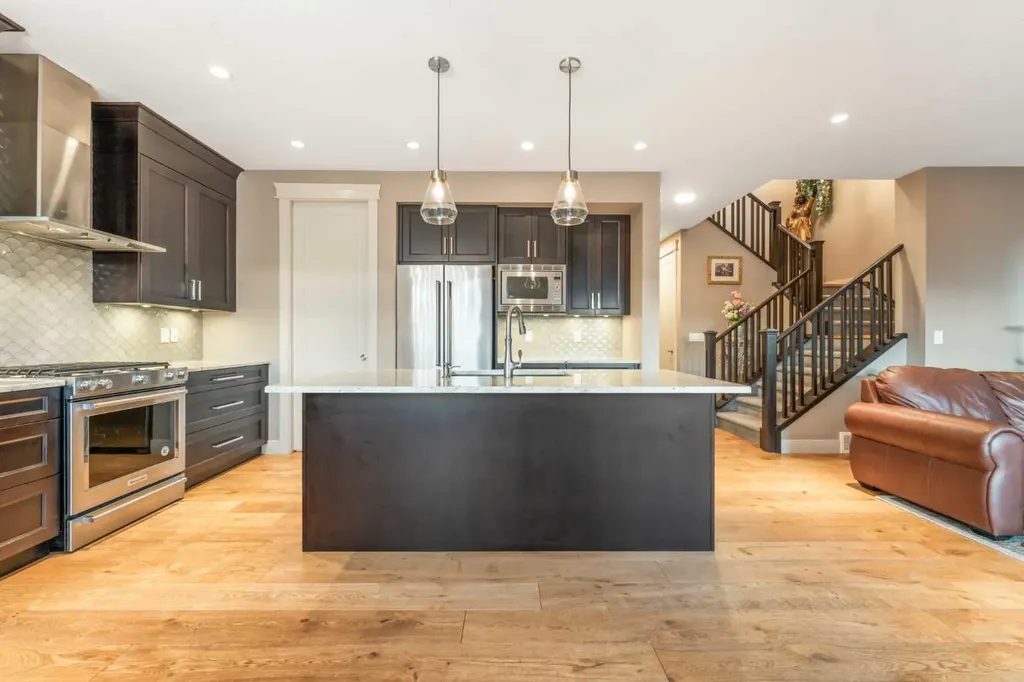 105 Carringvue Manor NW Calgary AB T3P 0W2