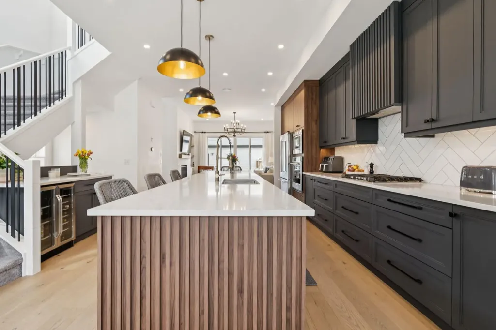 2819 36 Street SW Calgary AB T3E 2Z9